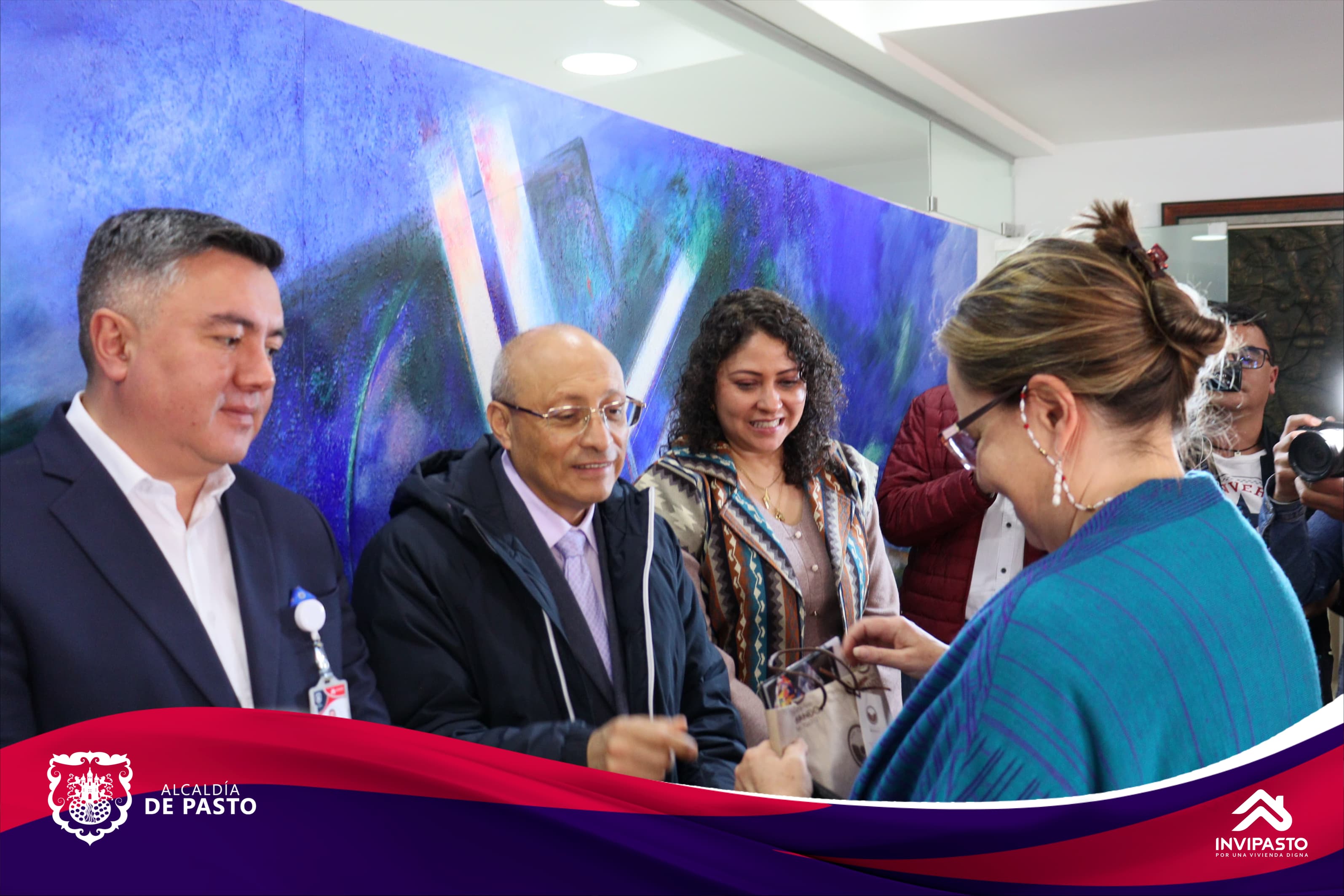 Alcalde Nicolas Toro con Ministra